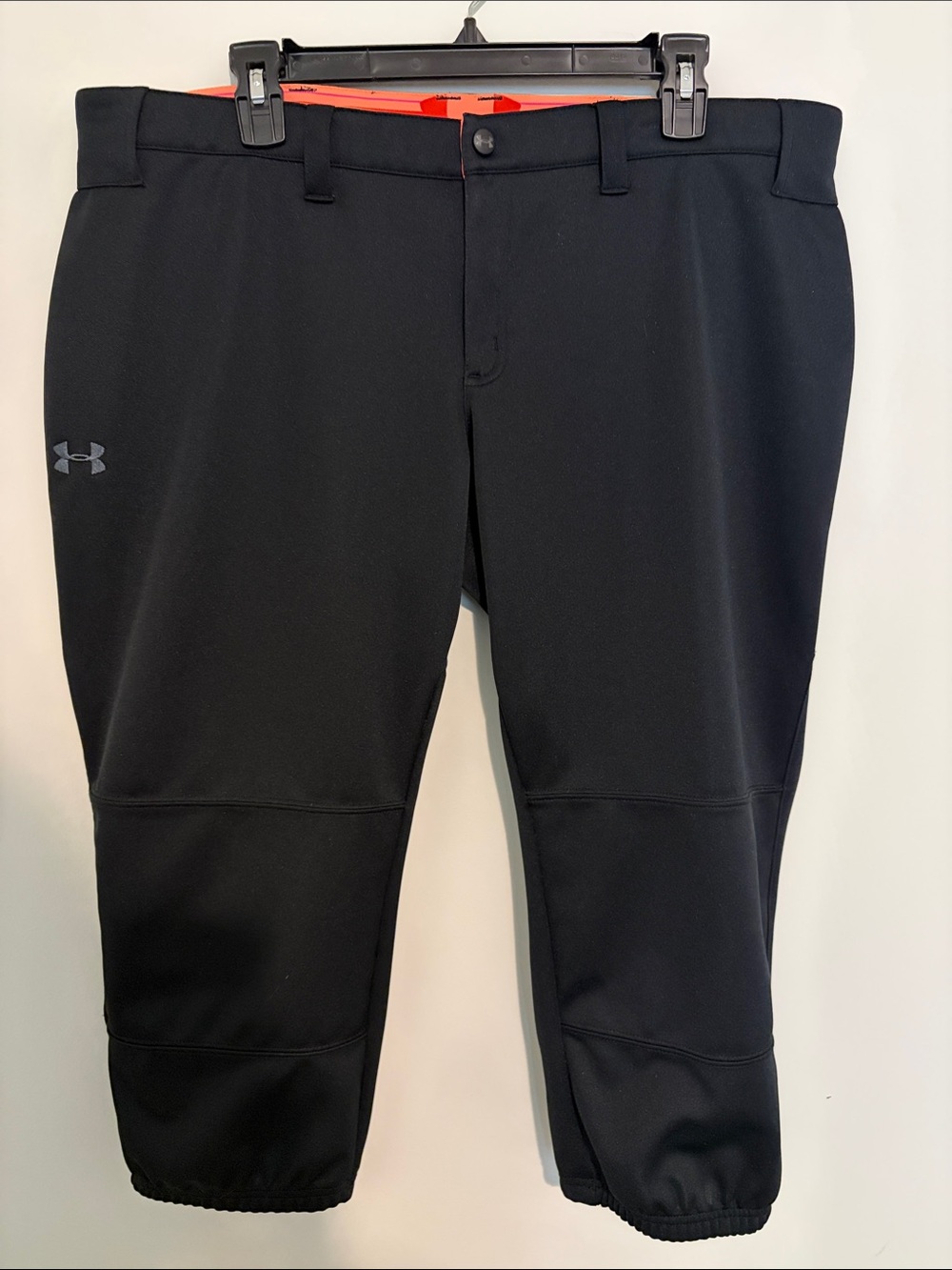Under Armour Black Men’s Knicker Sport pants with Subtle Gray Logo